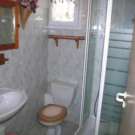Holiday home Maison Climatisee Avec Parking Et Terrasses, 2 Chambres, Quartier Calme - Fr-1-387-68